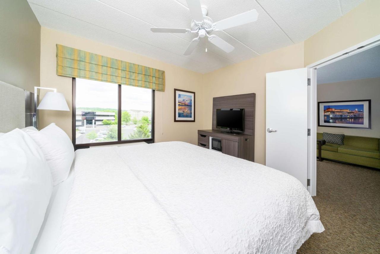 King Room with Sofa Bed - Non-Smoking at Hampton Inn & Suites Valley Forge/Oaks