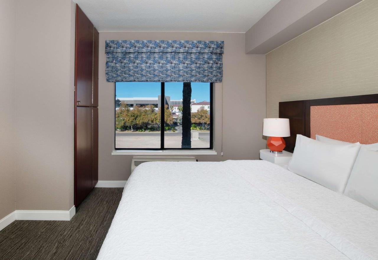 King Room - Non-Smoking at Hampton Inn Phoenix-Airport North