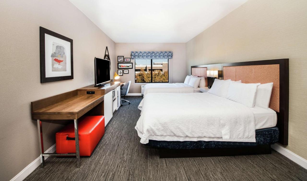 Queen Room with Two Queen Beds - Non-Smoking at Hampton Inn Phoenix-Airport North