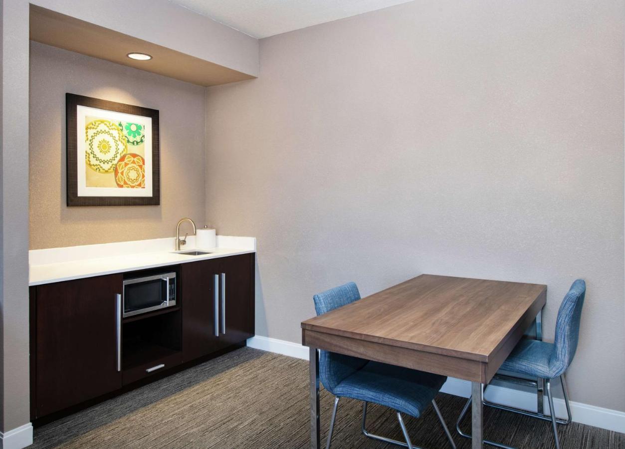 One-Bedroom Executive King Suite - Non-Smoking at Hampton Inn Phoenix-Airport North