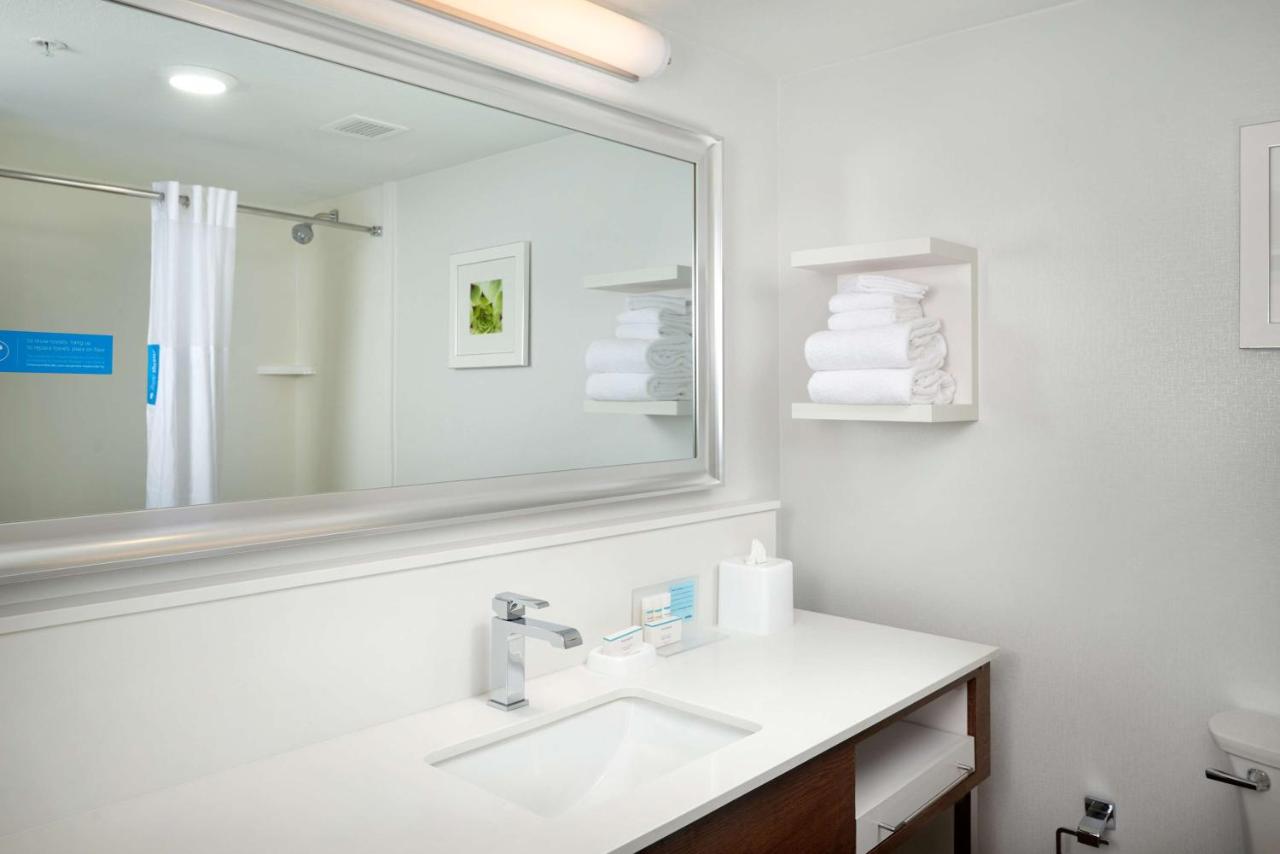 King Room with Sofa Bed at Hampton Inn Phoenix/Glendale/Peoria
