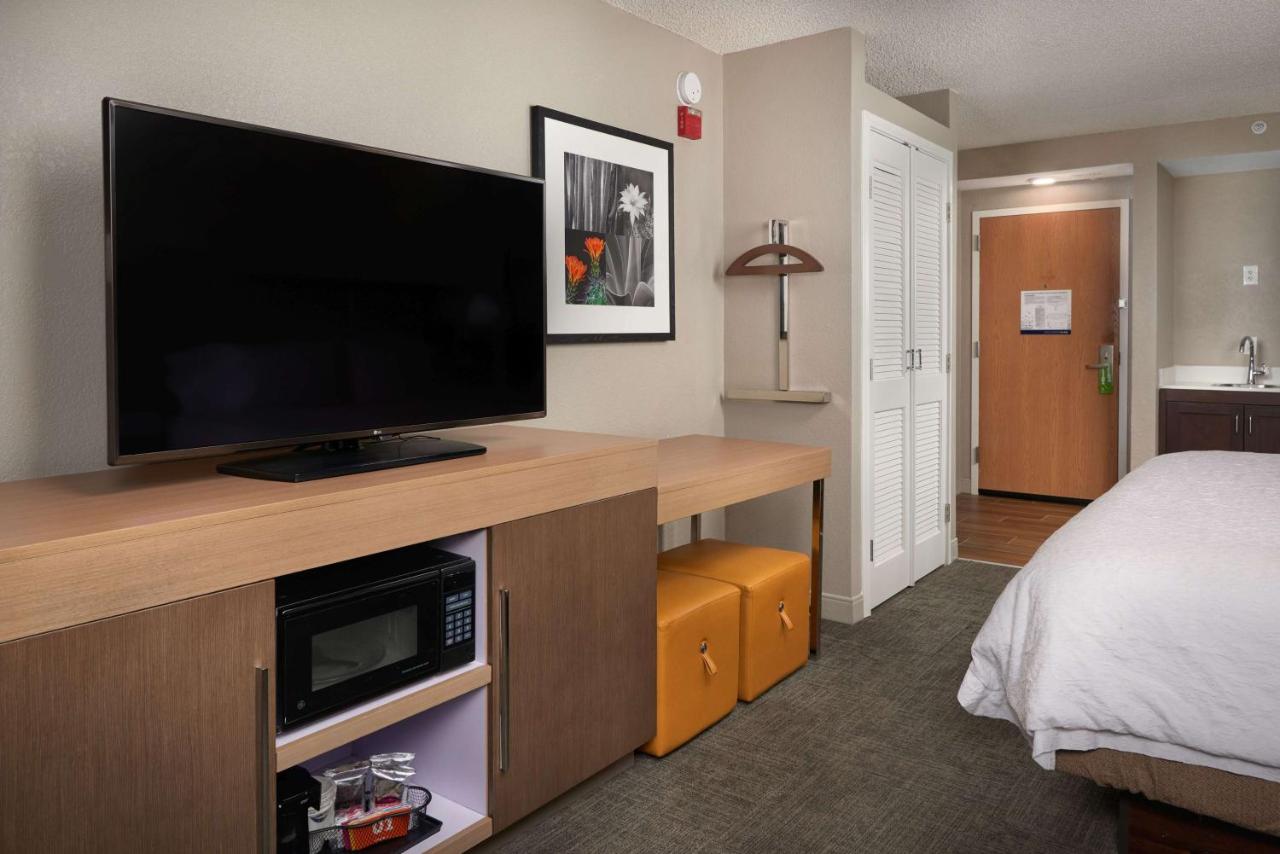 King Room with Roll-in Shower - Disability Access/Non-Smoking at Hampton Inn Phoenix/Glendale/Peoria