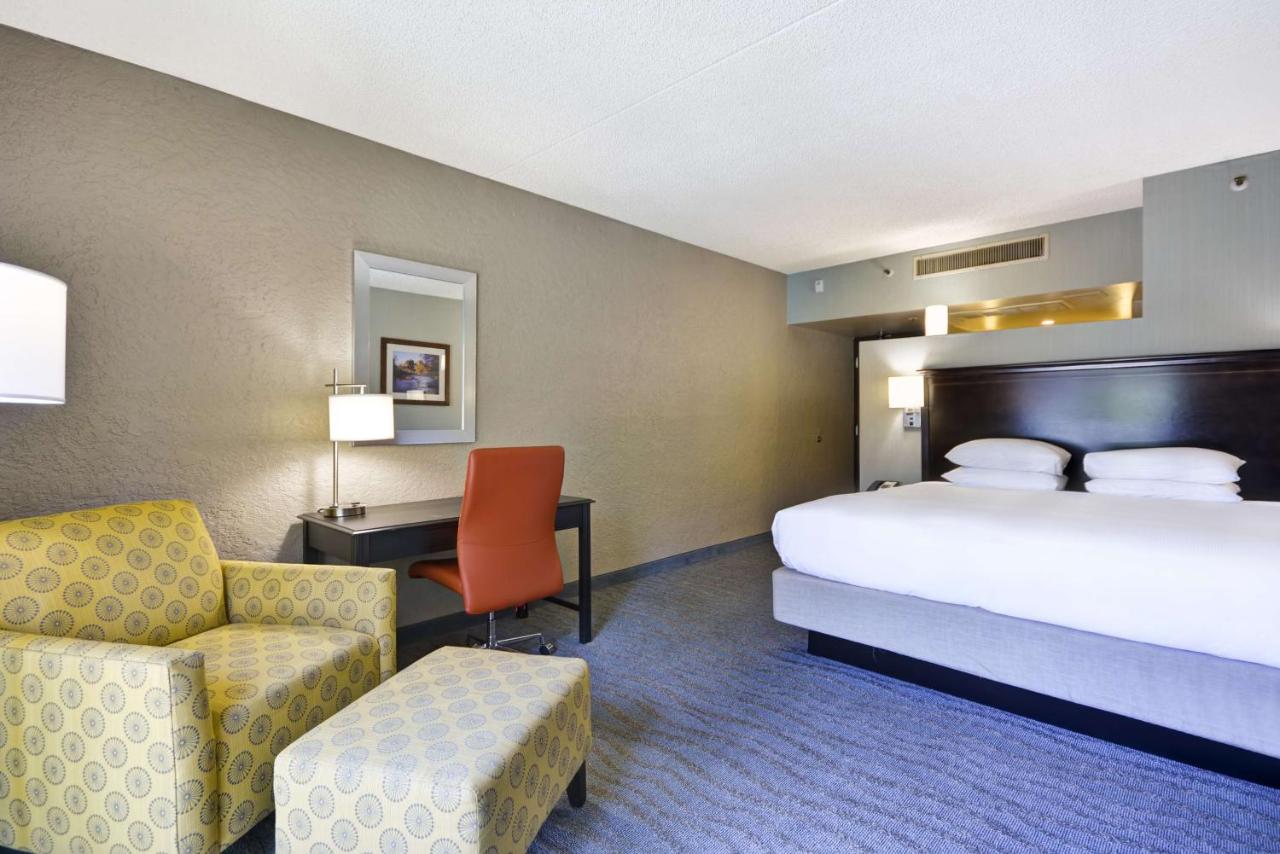 King Room at DoubleTree by Hilton Phoenix North