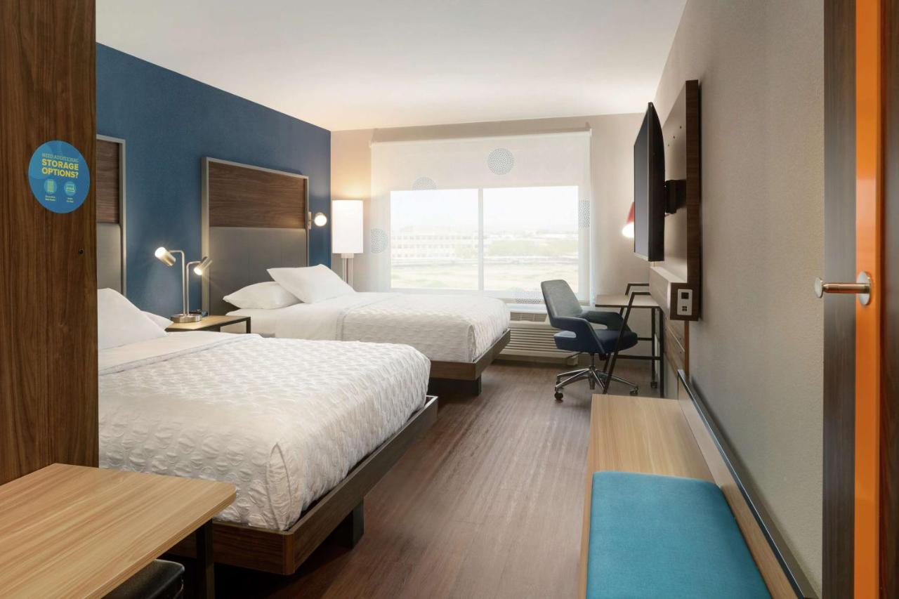 Queen Room with Two Queen Beds at Tru By Hilton Scottsdale Salt River