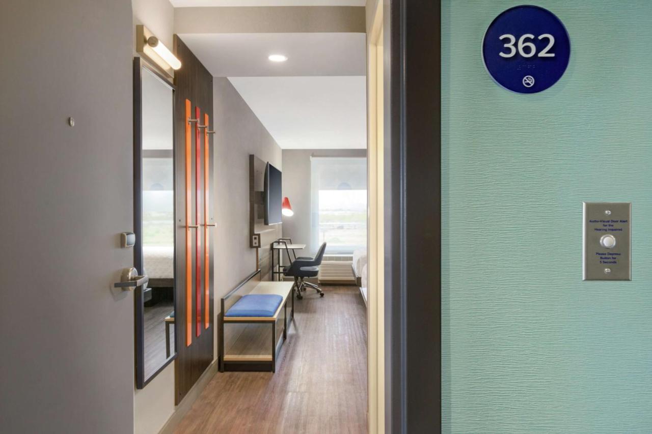 Queen Room with Two Queen Beds - Hearing Accessible at Tru By Hilton Scottsdale Salt River