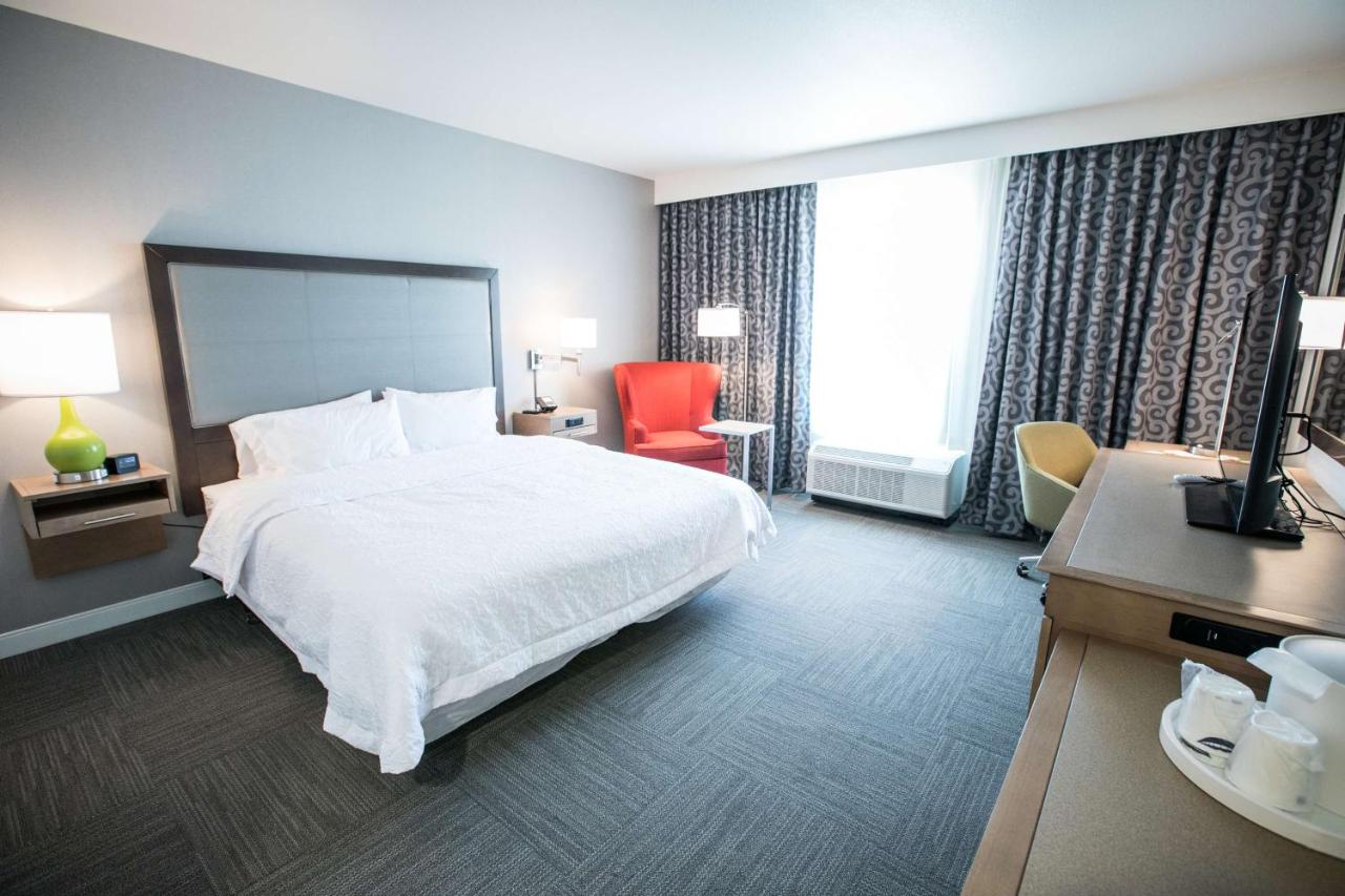 King Room - Non-Smoking at Hampton Inn & Suites Tempe/Phoenix Airport, AZ