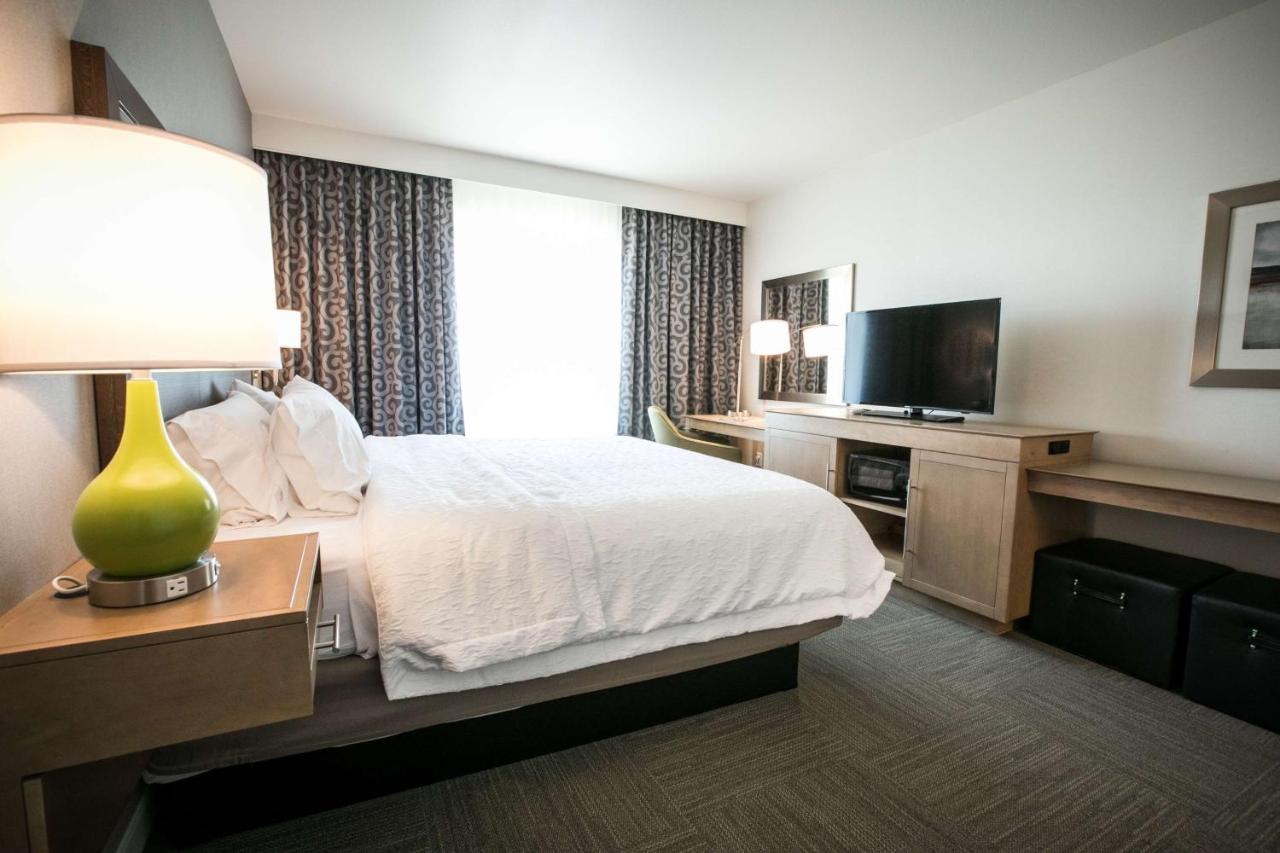 King Room - Non-Smoking at Hampton Inn & Suites Tempe/Phoenix Airport, AZ