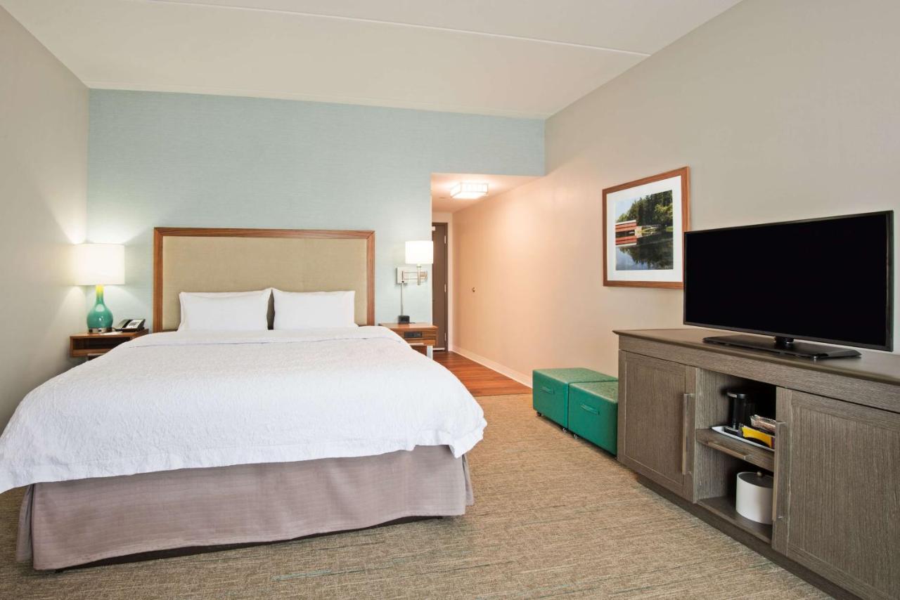 King Room - Hearing Accessible/Non-Smoking at Hampton Inn & Suites North Huntingdon-Irwin