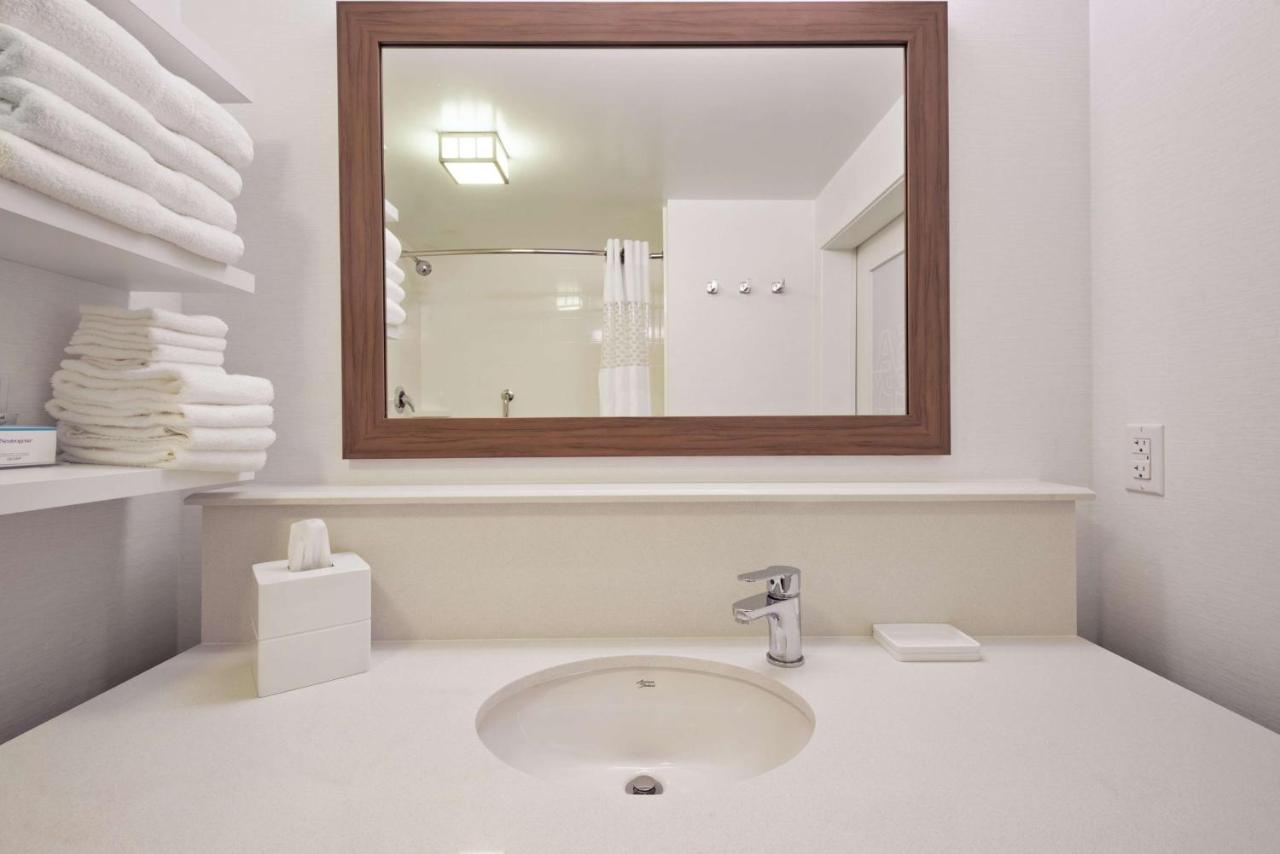 King Room - Hearing Accessible/Non-Smoking at Hampton Inn & Suites North Huntingdon-Irwin
