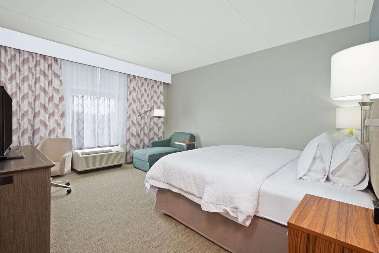 King Room - Hearing Accessible/Non-Smoking at Hampton Inn & Suites North Huntingdon-Irwin