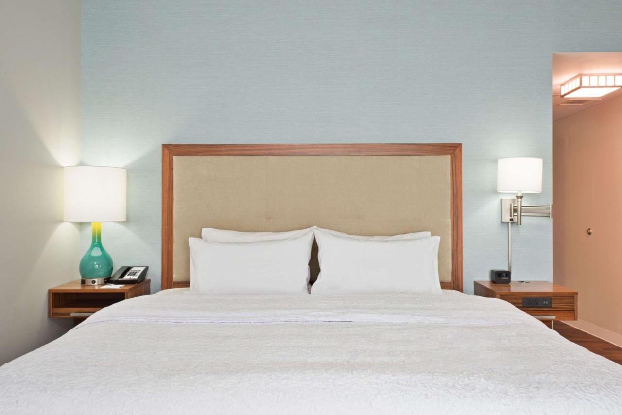 King Room - Hearing Accessible/Non-Smoking at Hampton Inn & Suites North Huntingdon-Irwin