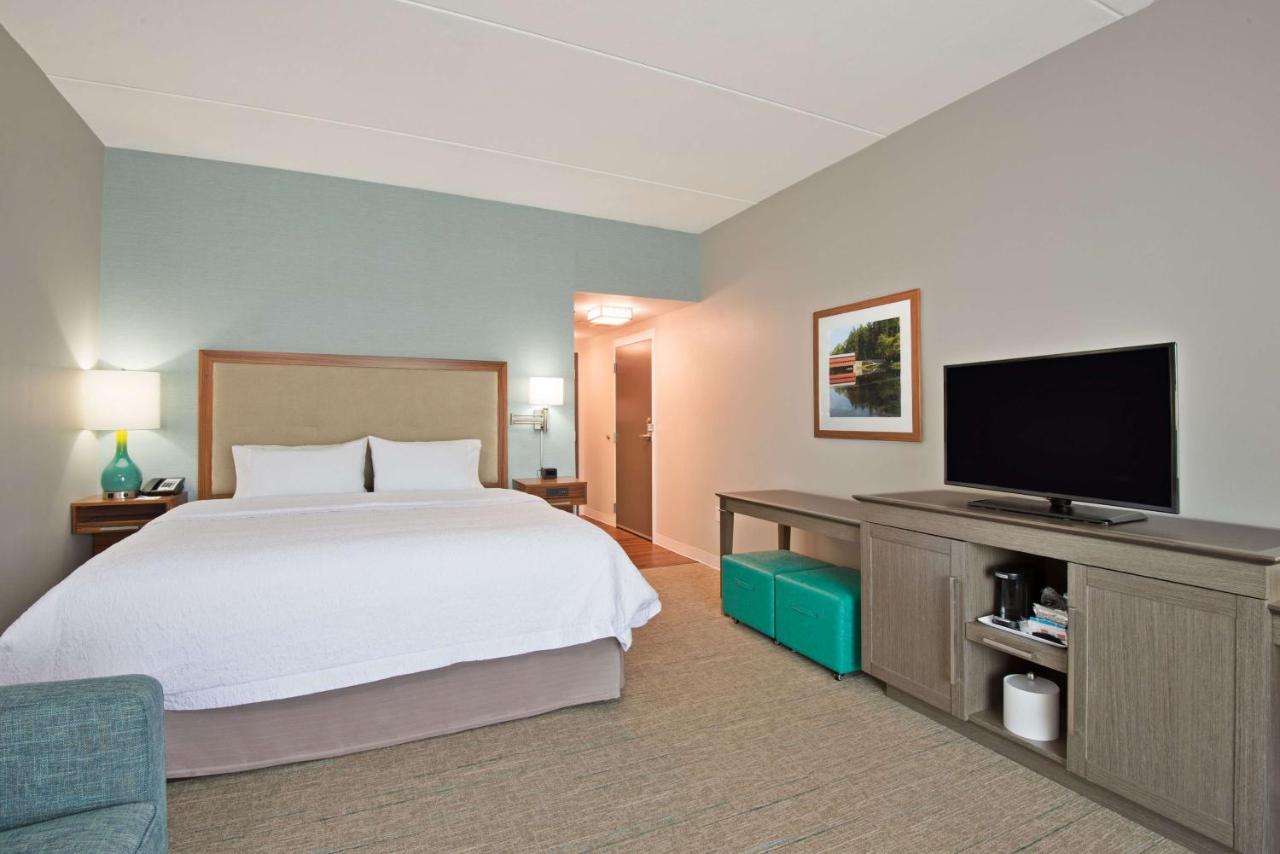 King Room with Sofa Bed - Non-Smoking at Hampton Inn & Suites North Huntingdon-Irwin