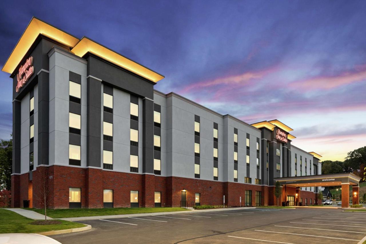 | Hampton Inn & Suites Cranberry Township/Mars