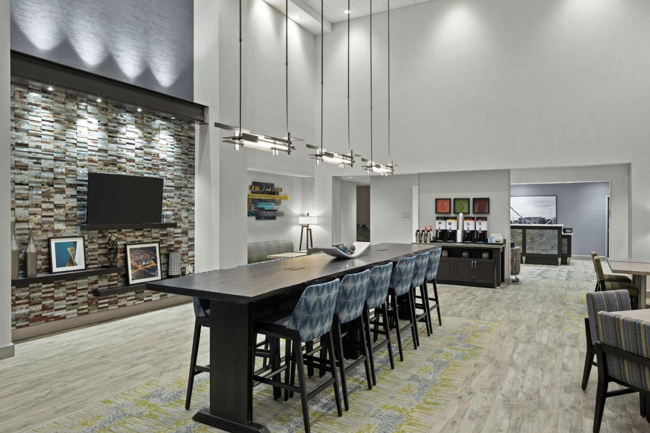 | Hampton Inn & Suites Cranberry Township/Mars