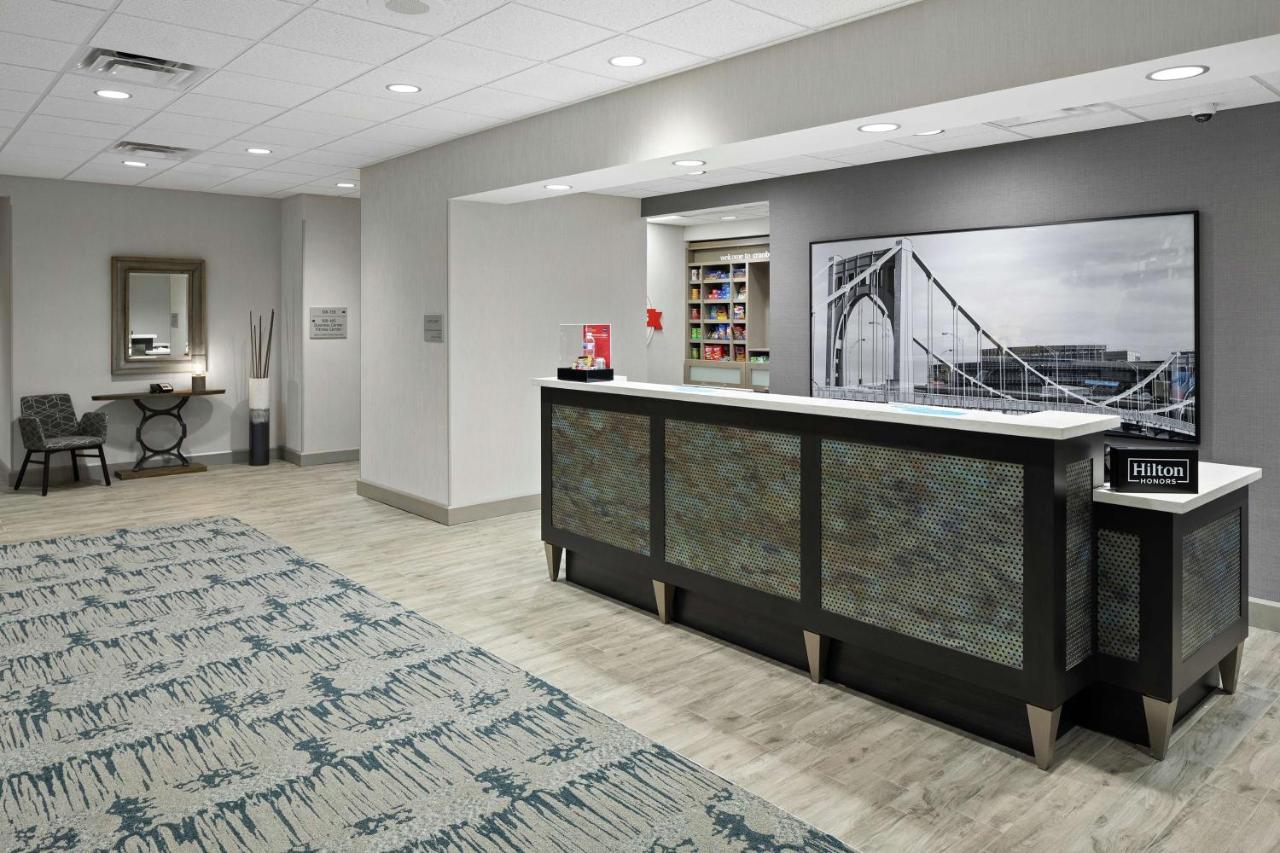 | Hampton Inn & Suites Cranberry Township/Mars