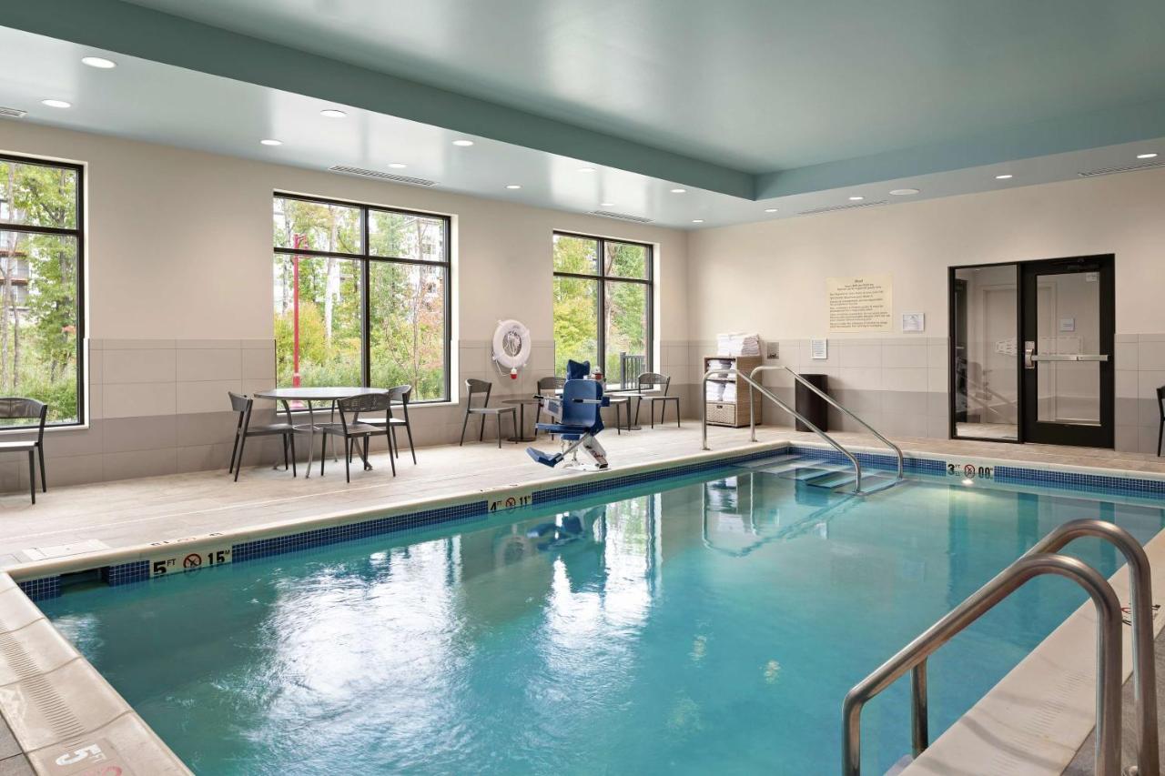 | Hampton Inn & Suites Cranberry Township/Mars