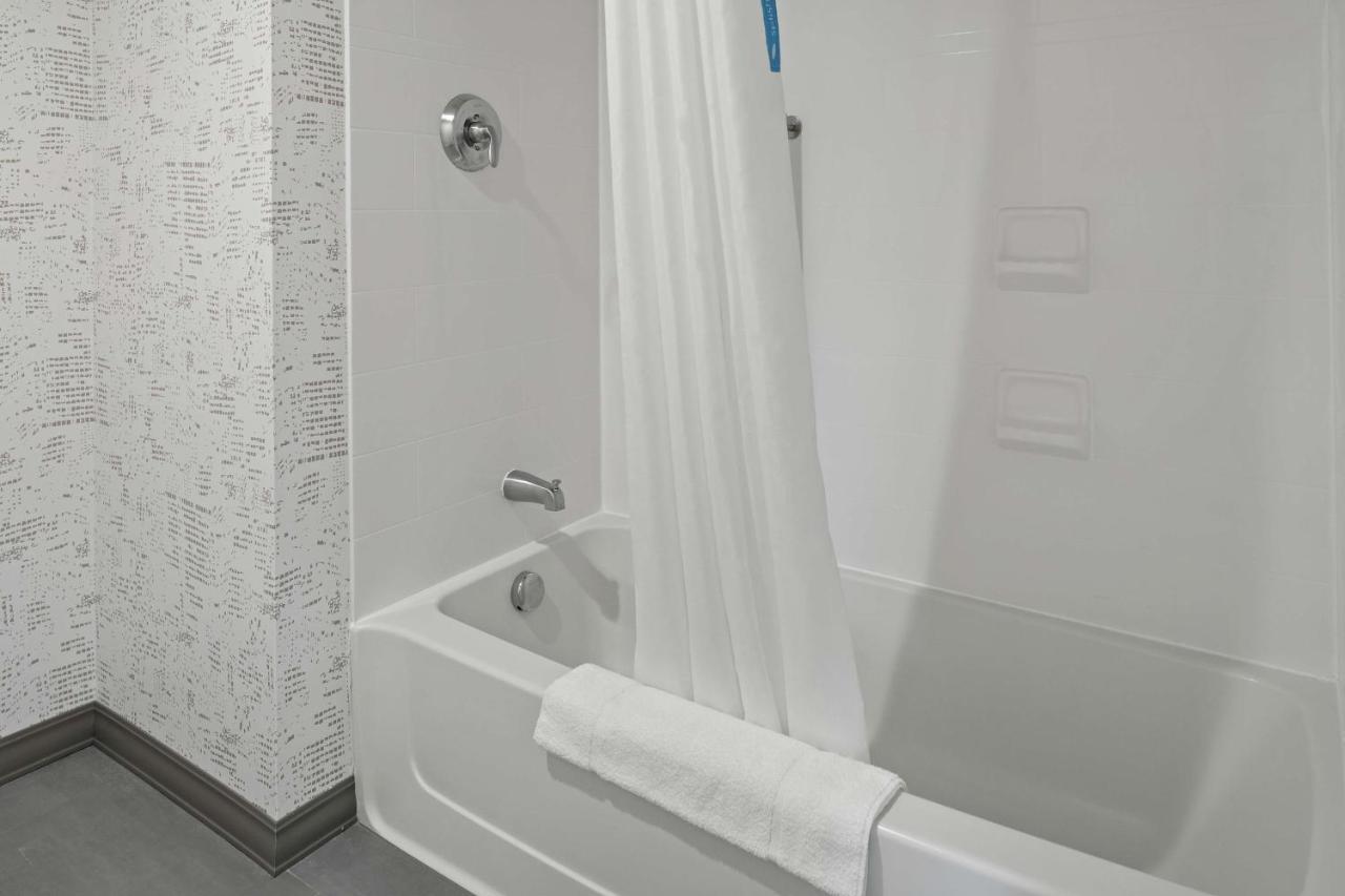 | Hampton Inn & Suites Cranberry Township/Mars