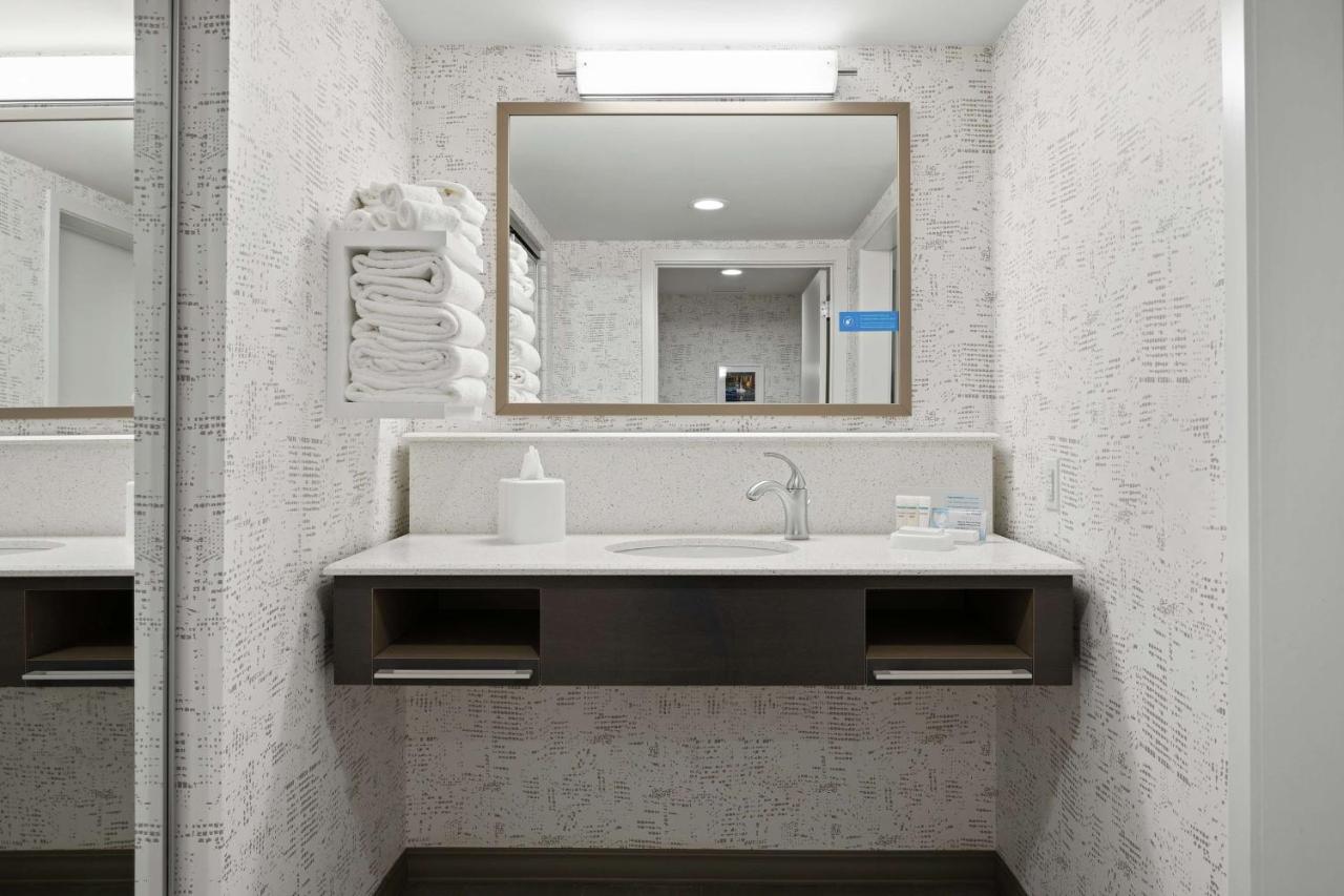 | Hampton Inn & Suites Cranberry Township/Mars