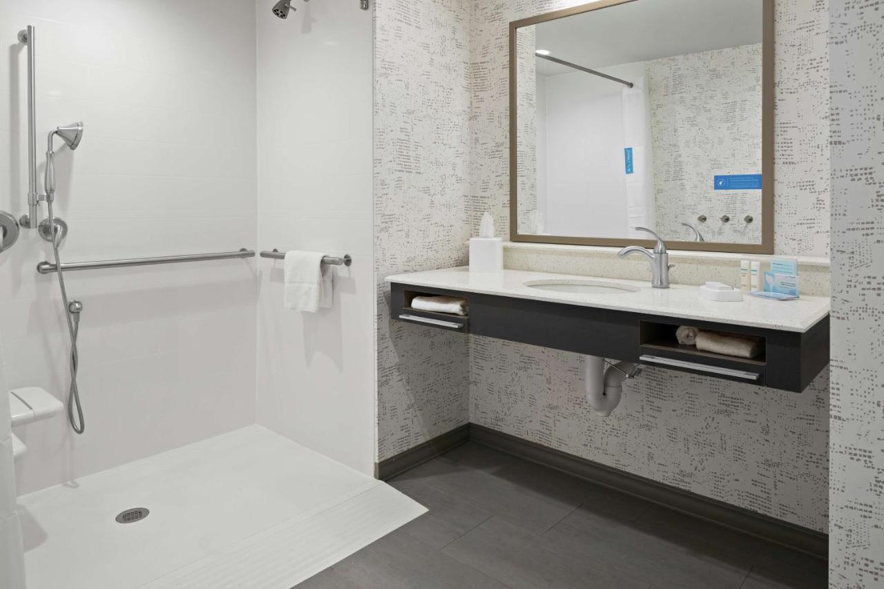 | Hampton Inn & Suites Cranberry Township/Mars