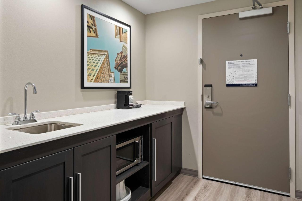 | Hampton Inn & Suites Cranberry Township/Mars