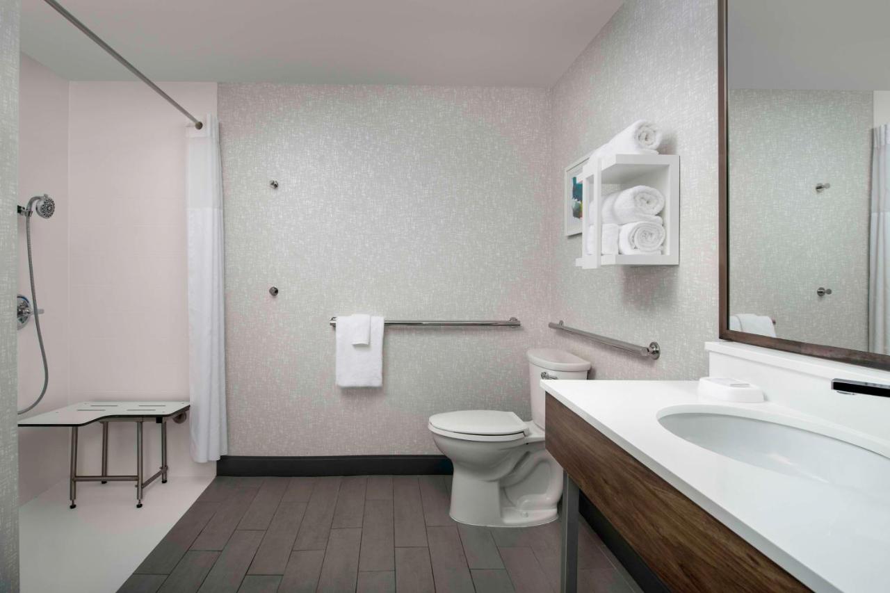 Queen Room with Two Queen Beds - Non-Smoking at Hampton Inn Pittsburgh/Monroeville