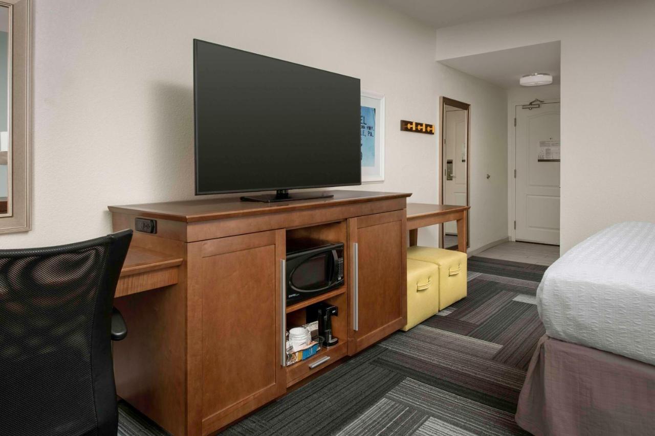 King Study with Sofa Bed - Non-Smoking at Hampton Inn Pittsburgh/Monroeville