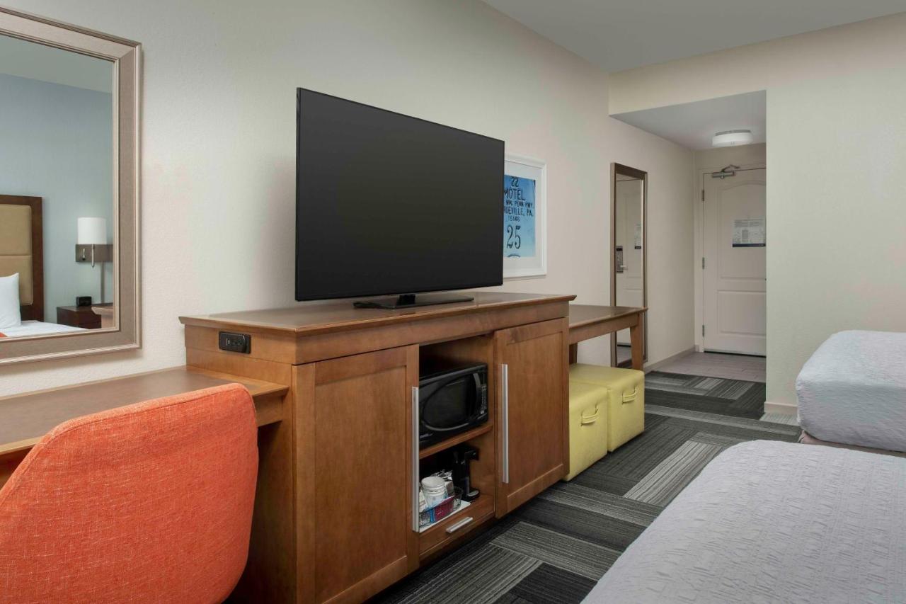 Queen Room with Two Queen Beds - Non-Smoking at Hampton Inn Pittsburgh/Monroeville
