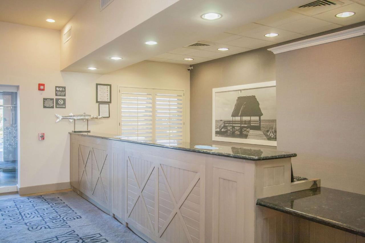 | Hampton Inn Pensacola Beach