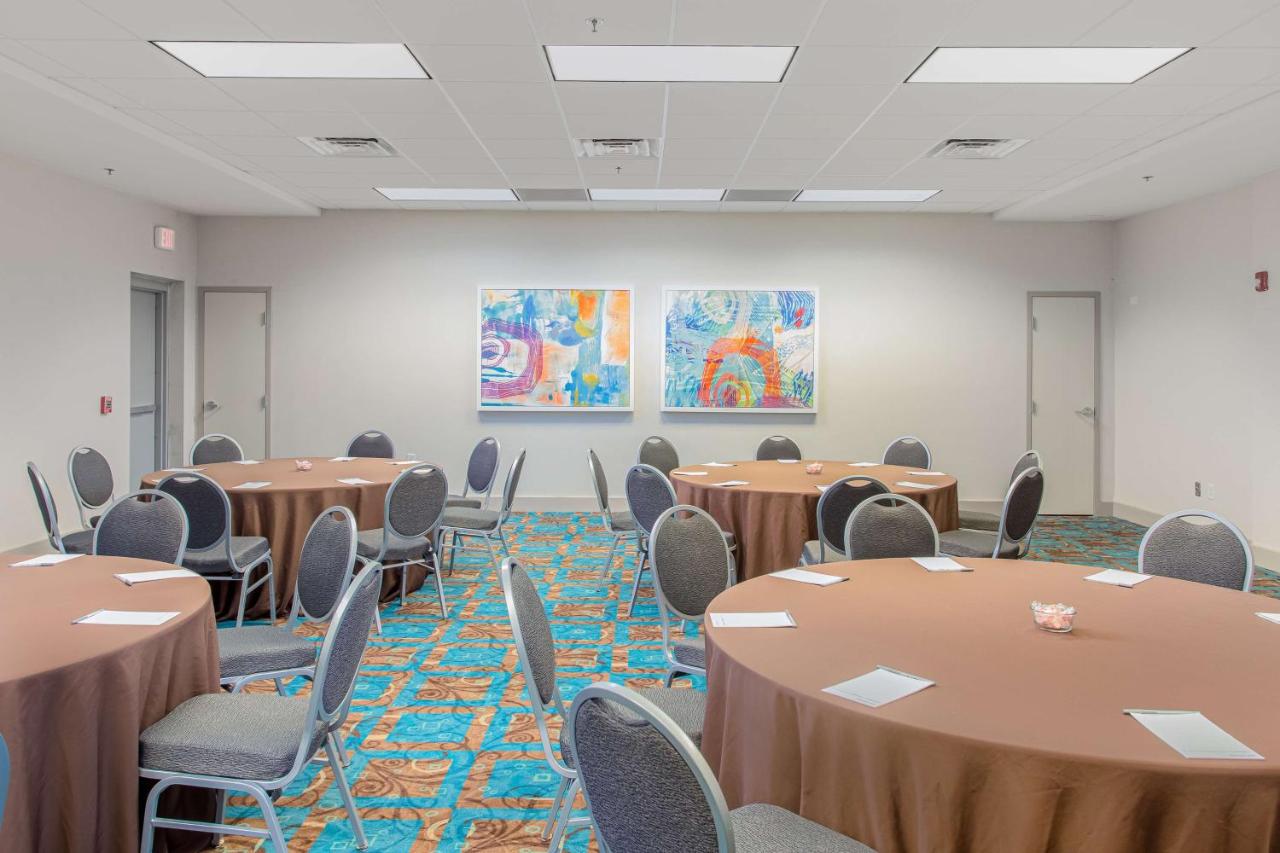 | Hampton Inn Pensacola Beach