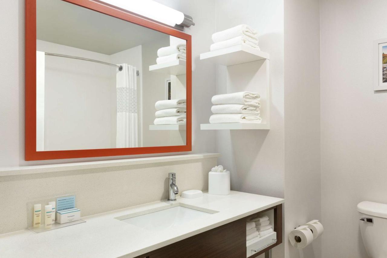 Queen Room with Two Queen Beds at Hampton Inn Dover