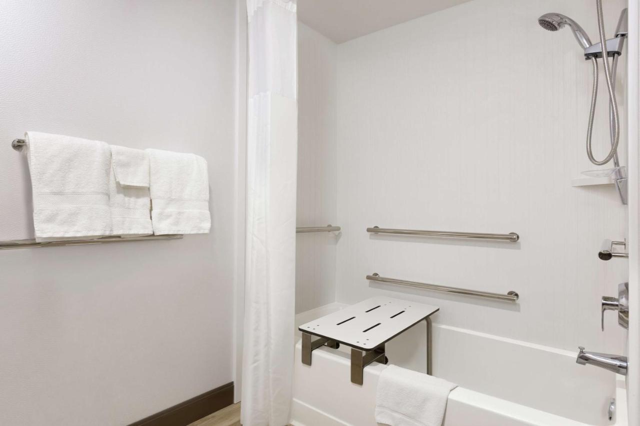 King Room - Disability Access/Non-Smoking at Hampton Inn Dover