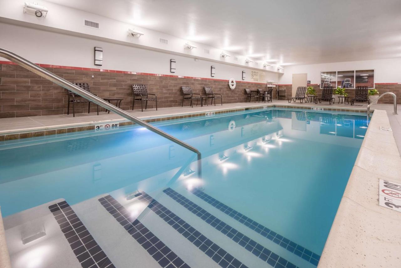 | Hampton Inn by Hilton Oxford, ME
