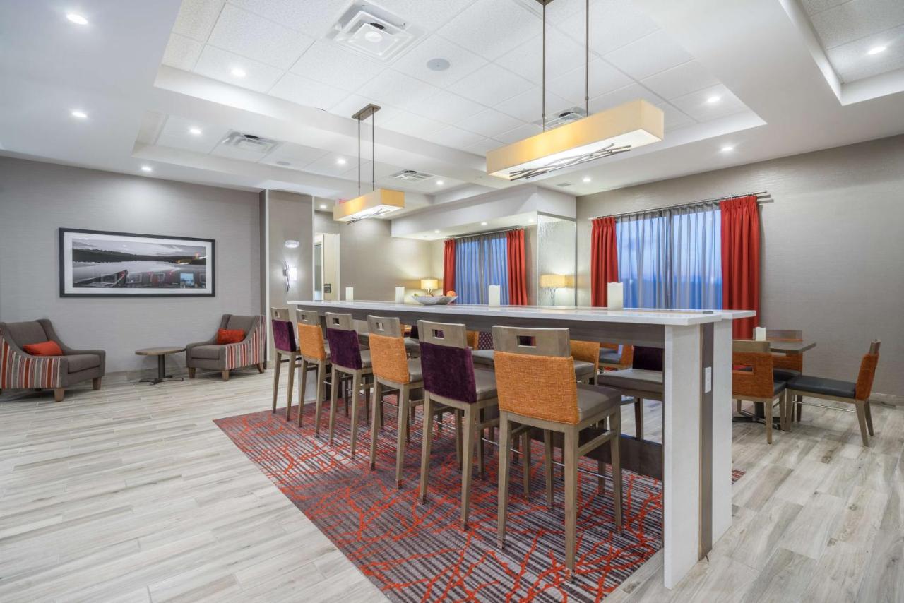 | Hampton Inn by Hilton Oxford, ME