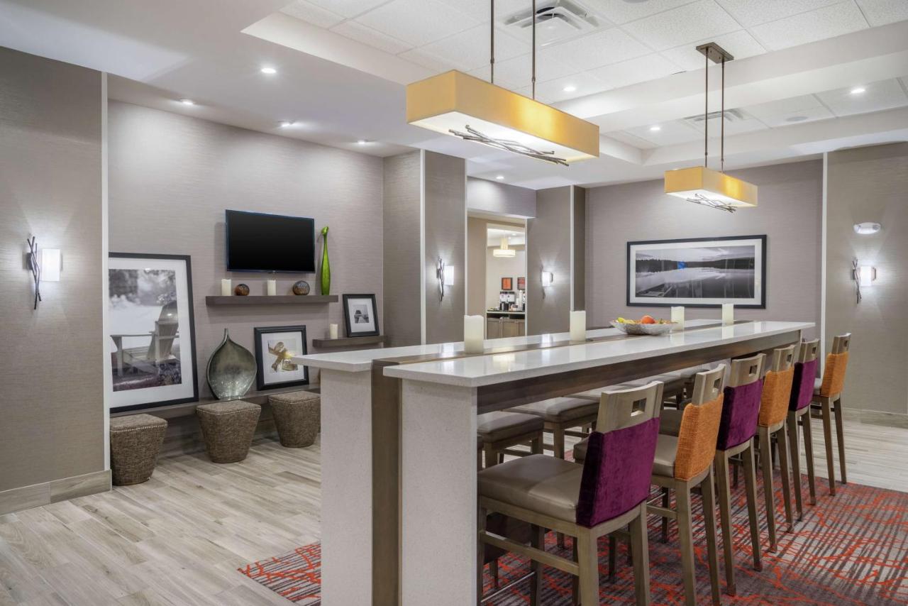 | Hampton Inn by Hilton Oxford, ME