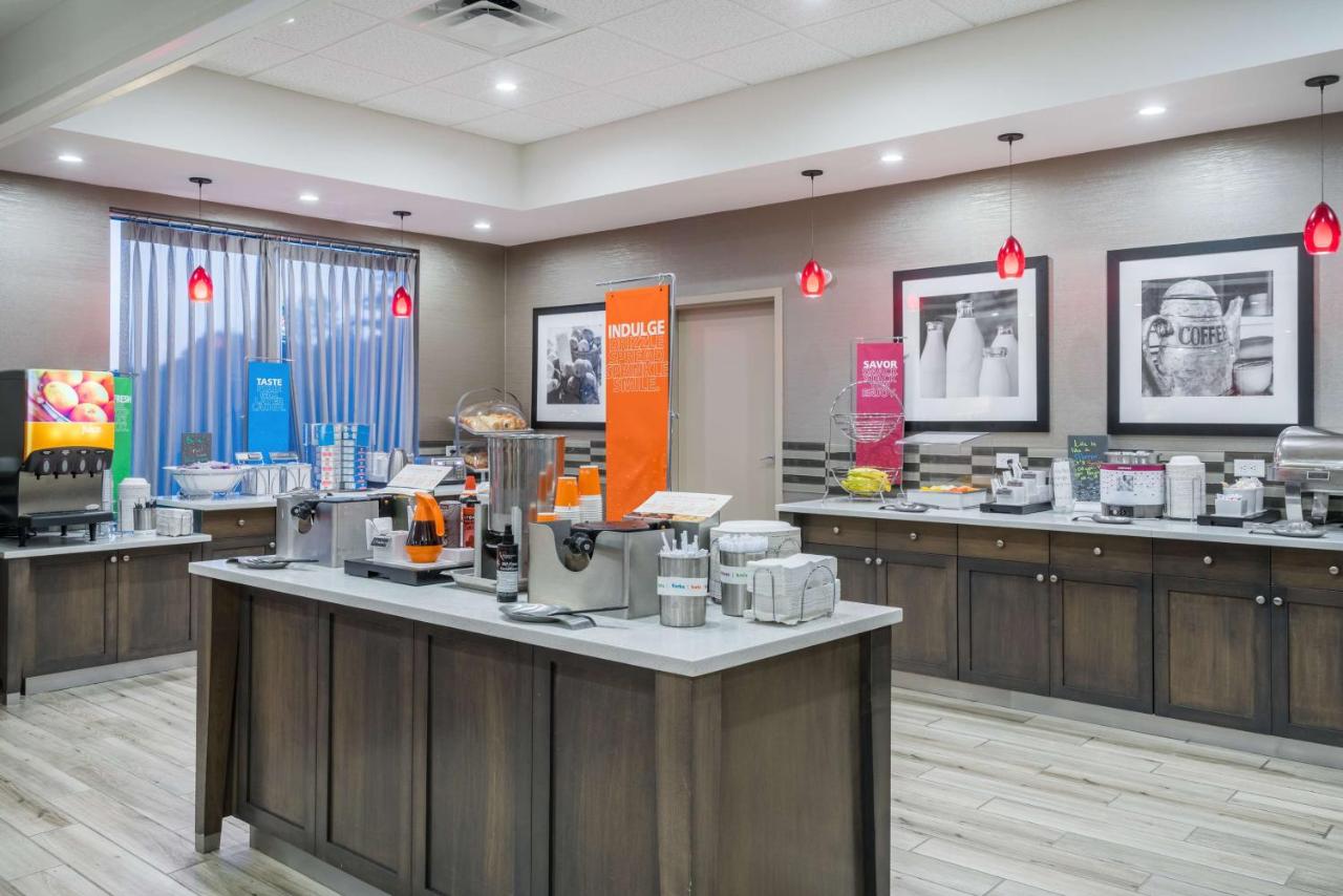 | Hampton Inn by Hilton Oxford, ME