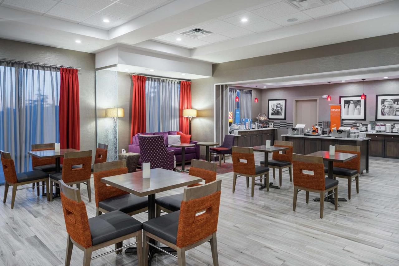 | Hampton Inn by Hilton Oxford, ME