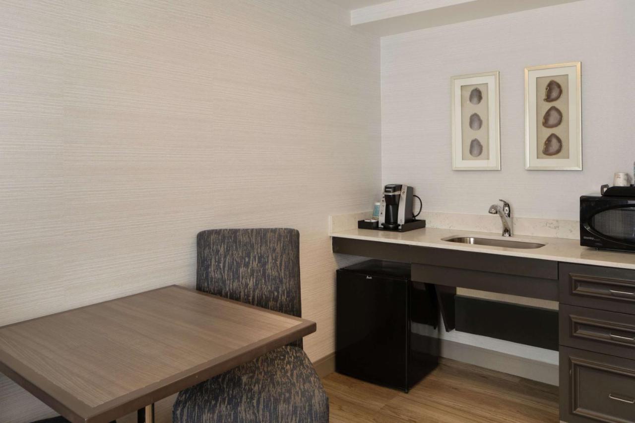 | Hilton Garden Inn Freeport Downtown