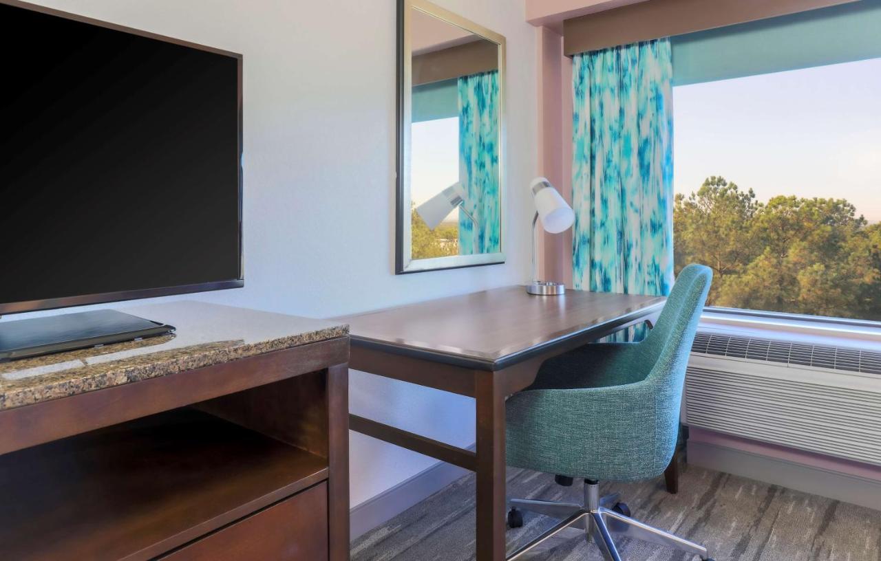 King Room with BathTub - Disability Access at Hilton Garden Inn Raleigh-Durham/Research Triangle Park