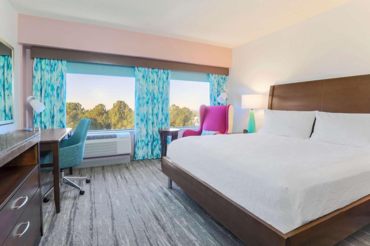 King Room with BathTub - Disability Access at Hilton Garden Inn Raleigh-Durham/Research Triangle Park