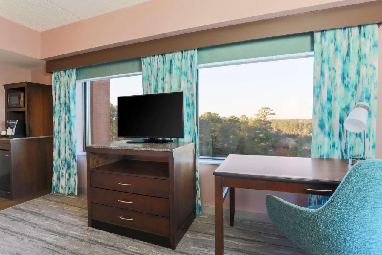 Deluxe King Room at Hilton Garden Inn Raleigh-Durham/Research Triangle Park