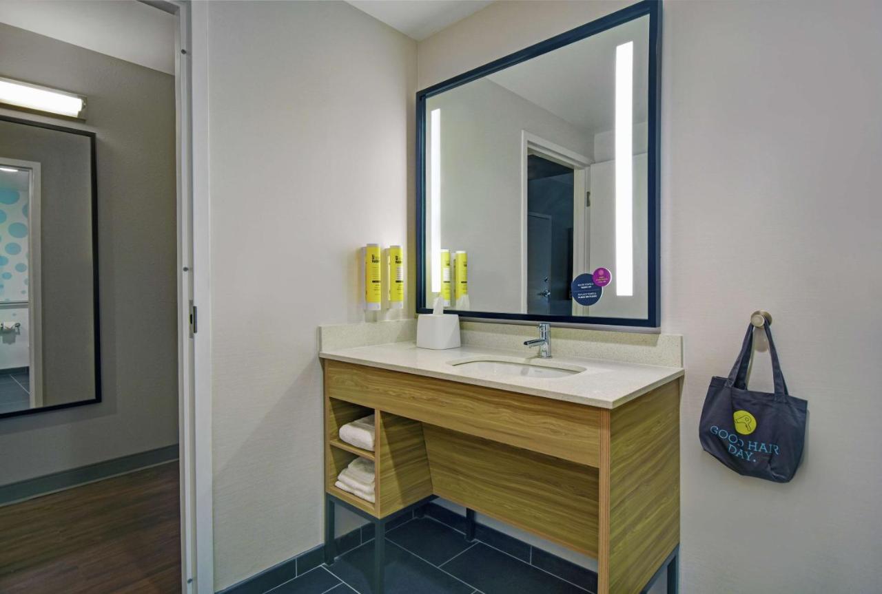 Queen Room - Mobility Accessible with Roll In Shower at Tru By Hilton Burlington
