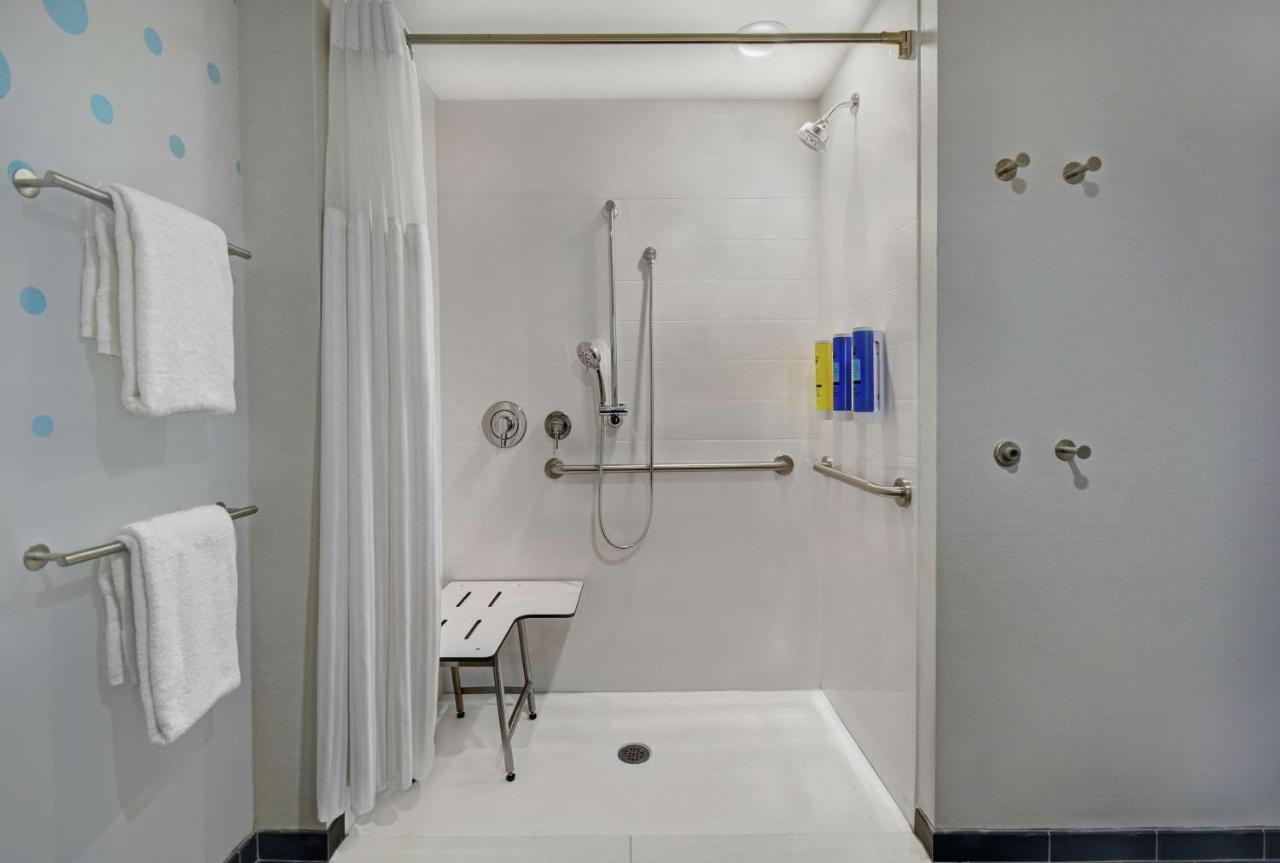 Queen Room - Mobility Accessible with Roll In Shower at Tru By Hilton Burlington