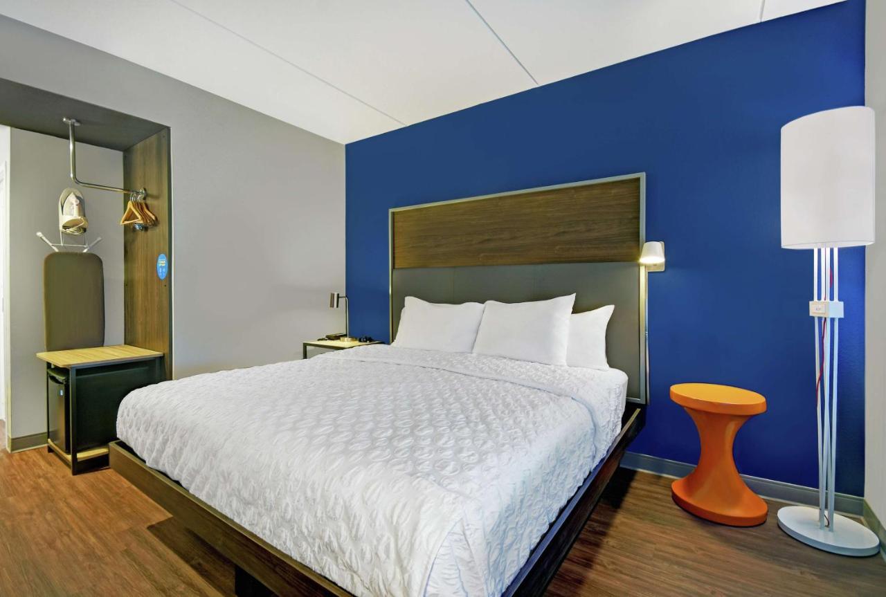 King Room at Tru By Hilton Burlington