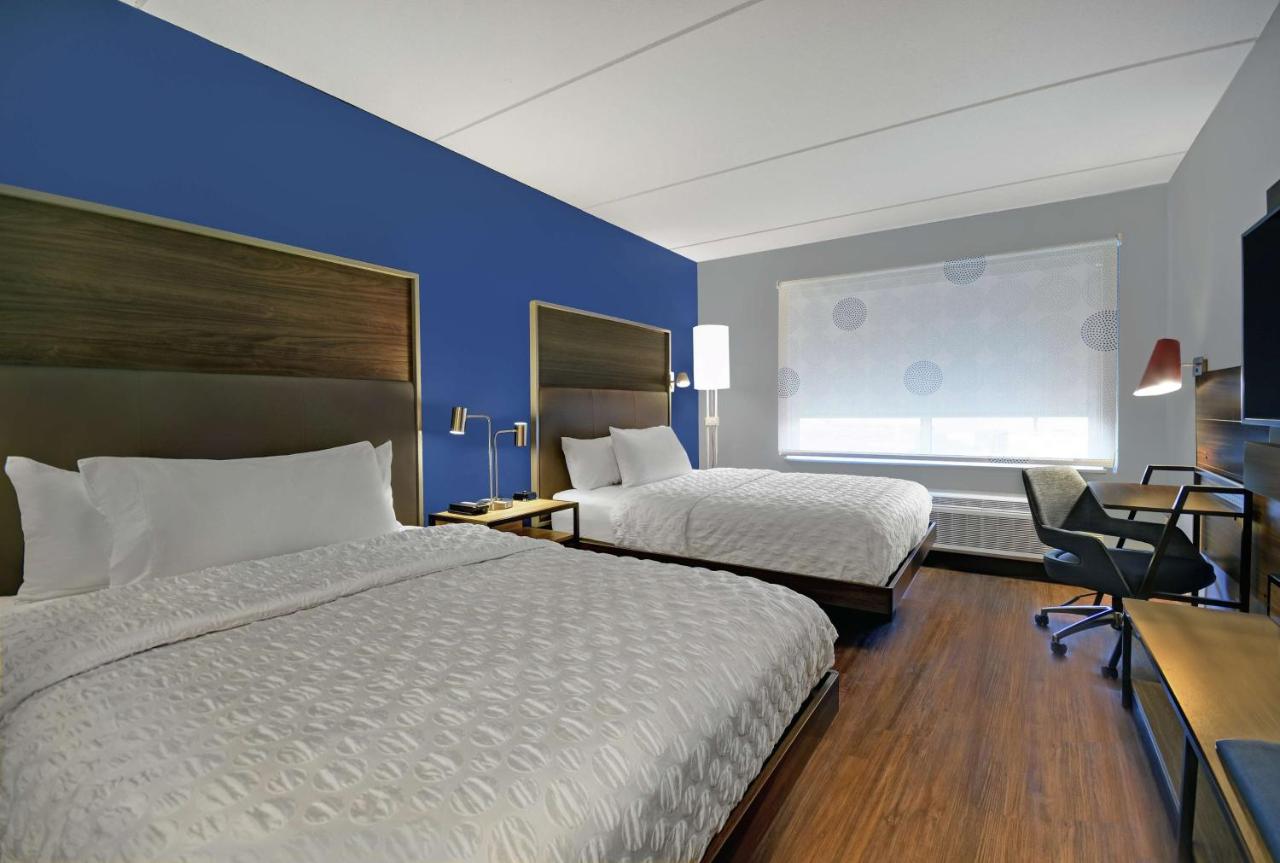 Queen Room with Two Queen Beds at Tru By Hilton Burlington