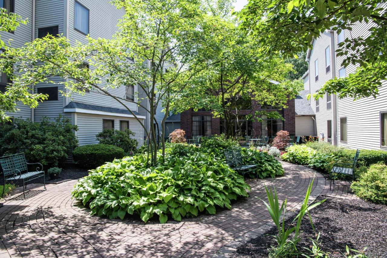 | Hampton Inn & Suites Rochester/Victor