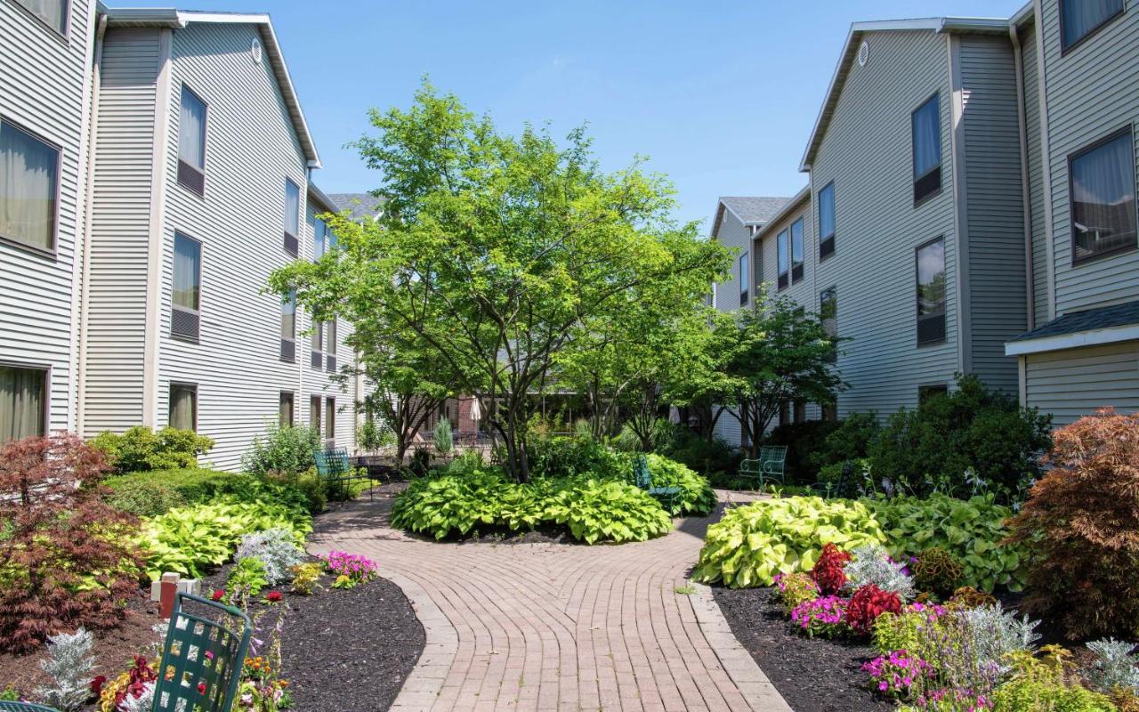| Hampton Inn & Suites Rochester/Victor