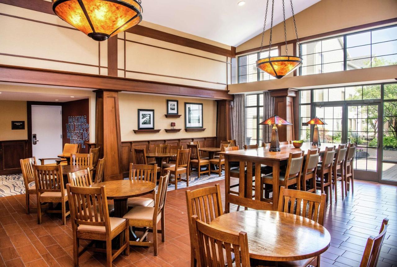 | Hampton Inn & Suites Rochester/Victor