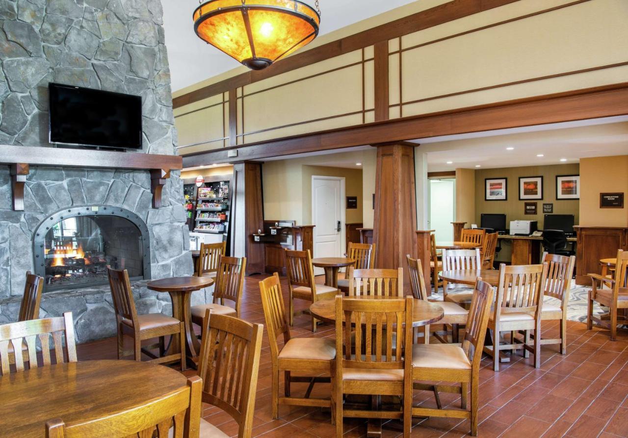 | Hampton Inn & Suites Rochester/Victor