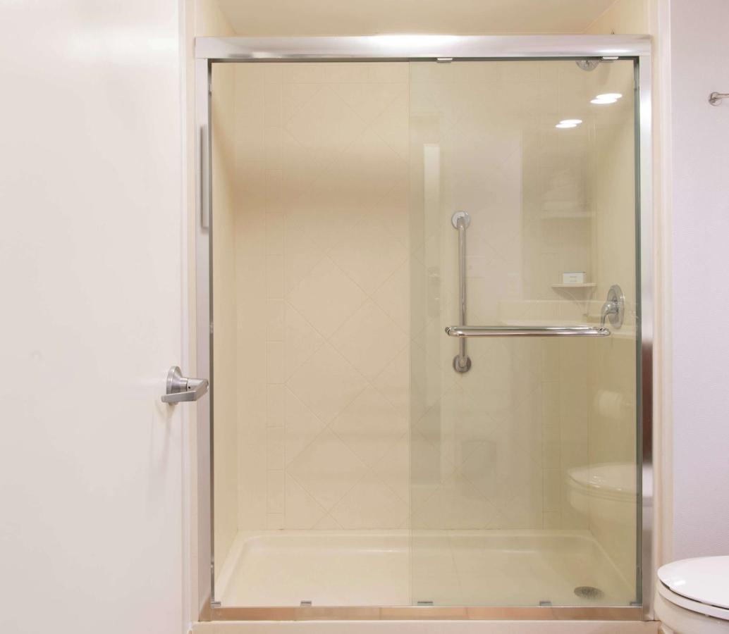 | Hampton Inn & Suites Rochester/Victor