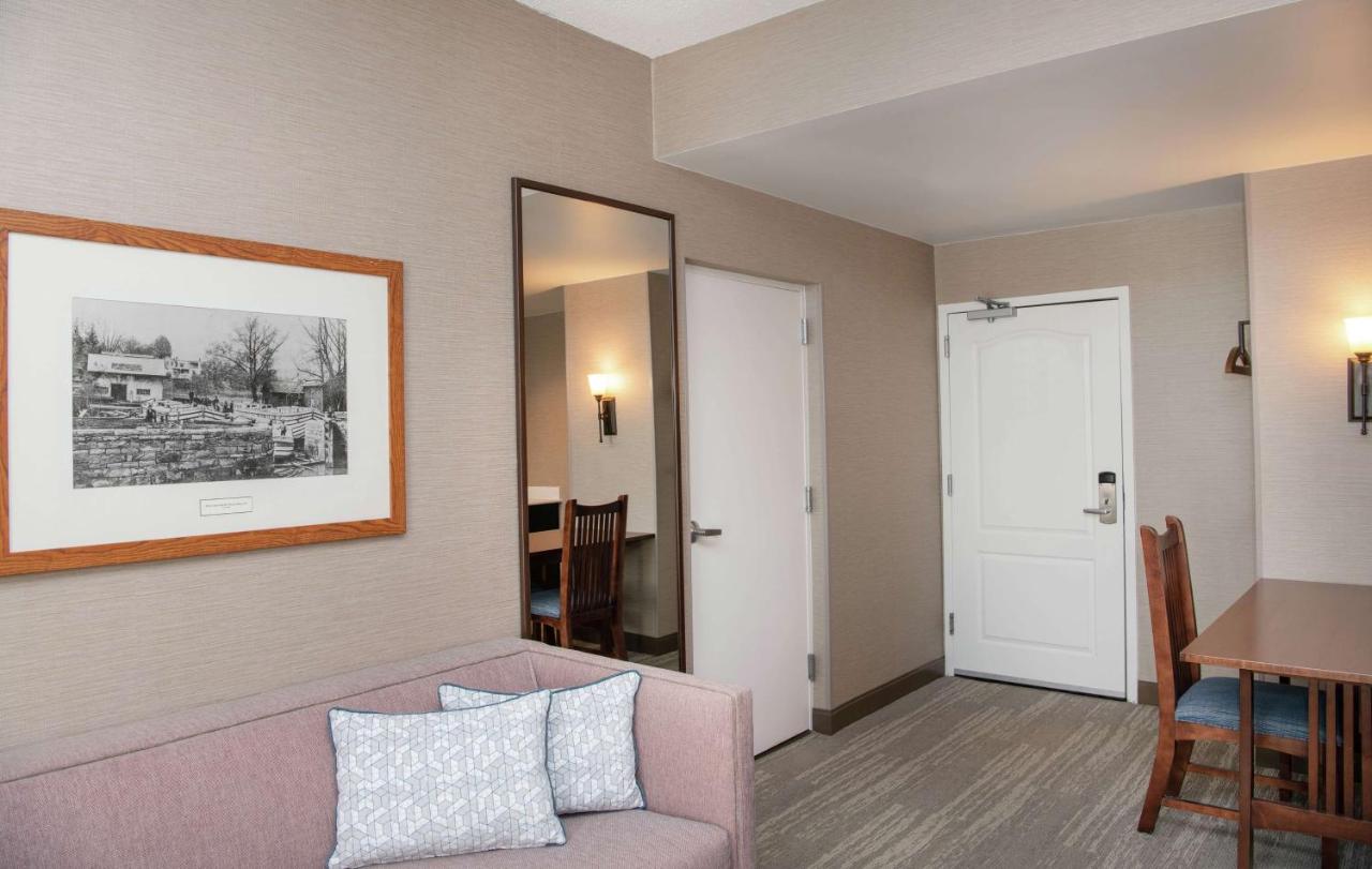| Hampton Inn & Suites Rochester/Victor